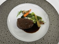 Friday-only HANAKIN plan (one plate of lobster and Kumano beef fillet as main dish) with free drink