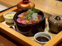 平日ランチ【牛モモステーキ重】