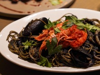 【メッセージプレート付きカジュアルセット】選べるサラダやパスタ＋乾杯酒＆食後のカフェ＋メッセージプレート （平日限定）