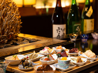 Enjoy seasonal delicacies and get drunk on the deliciousness ~Yamakasa Sake-nai~ 12 small dishes and a tasting of three carefully selected sakes