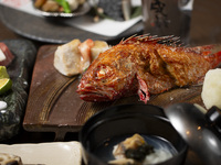 일식을 완벽히 이해한 장인이 선보이는 올인클루시브 코스 — ¥16,000