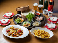 【飲み放題付きクイックリープラン5000円】たっぷり飲めるハイネケンビール＆レモンサワーサーバーがある！夏限定で楽しめるお料理とシンガポール風の空間のテラスがおすすめ♪