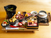 Kyoto Bowl Five-Type Tasting Set ~ Carefully Selected Japanese Black Beef Sukiyaki ~ (Autumn ver. / From September 1, 2025)