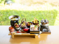 Kyoto Bowl Five-Type Tasting Set ~Domestic Pork Loin Sukiyaki~ (Autumn ver./From September 1, 2025)