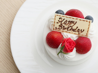 【土日祝ランチ：記念日】大切な人へ！乾杯ドリンクとホールケーキでお祝いを！
