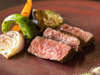 (Dine B) Compare the tastes of Hakata Wagyu beef