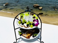 8月25日–9月14日 | 含午餐及90分钟畅饮 —— Shine Muscat（夏恩麝香葡萄）与精选葡萄品鉴下午甜点午餐套餐