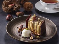 건배용 샴페인이 포함된 일본 밤(和栗) 몽블랑 세트입니다.