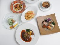 Seasonal “宝珠 (Hōju)” Course — ¥8,800 per person (tax included). Available for parties of 2 or more.