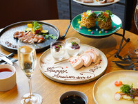 【3段スタンドのディナーコース】選べるメイン全9品＋乾杯スパーク＆食後のカフェ＆メッセージプレート