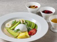 Greek Yogurt with Acacia Honey and Açaí Berries