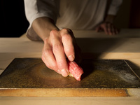 A one-of-a-kind sushi course the "Select Omakase" lunch　JPY15,000