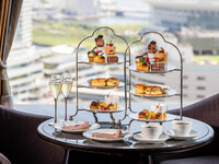 スカイラウンジ「ベイ・ビュー」マロン＆ショコラ アフタヌーンティーセット
