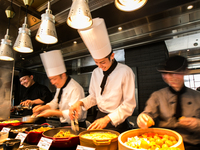 【平日】ディナー！夜にはローストビーフ、握りたてお寿司、揚げたての天麩羅が登場！