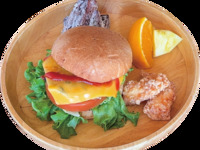 Kids Cheeseburger (with Drink)