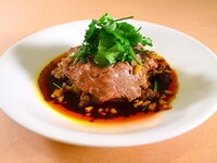 【春の四川名菜フェア】牛ロースト県産レタスの麻辣ソース掛け