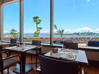 <Weekends and Holidays> [Guaranteed Window Seat] Sparkling Wine & Lunch Buffet (90 minutes) | 8,200 yen