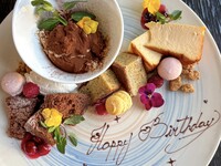 Dessert Plate [Birthday/Anniversary] Dessert Plate with Message 3,850 yen (for 3-4 people)