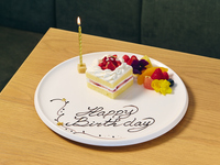 季節のケーキとデコレーションプレート (直径7㎝)2,000円