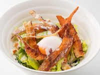 Crispy bacon caesar salad