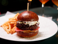  【火曜日～木曜日ディナー限定】 ～バーガーナイト～