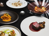 国産牛やフォアグラ、黒トリュフなどを使用したクリスマススペシャルディナー