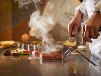 【嘉門ランチ】Savor the main course: US ribeye steak, 140 g (approx. 5 oz)