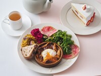 [Special lunch with dessert and drink] Beef stew gratin with soft-boiled egg