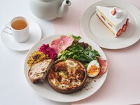 【デザート＆ドリンク付きのスペシャルブランチ】パンチェッタときのこのチーズクリームスープ＆有機オニオンドレッシングのサラダ