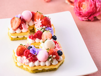 通常席【推し会や誕生日のお祝いに最適！】数字が選べるナンバーケーキとクリスマスギフトアフタヌーンティー！苺スパークリング付き