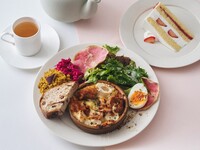 【デザート＆ドリンク付きのスペシャルブランチ】若鶏とレンコン、さといものホワイトジンジャーグラタン