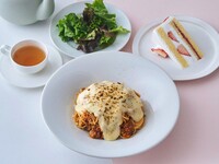 【デザート＆ドリンク付きのスペシャルブランチ】スパイシーボロネーゼ クリーミーグラタン仕立て