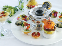 Toast with sake and jewelry plate hors d'oeuvres