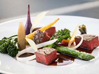 December 1–25: TENQOO Christmas Lunch — Main Dish Set ◇ Upgrade the main to a beef steak ◇ (Saturdays, Sundays & public holidays)