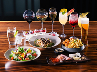 5course menu featuring hors d'oeuvres, pasta, and dessert＋ 2 hours of free-flow drinks 