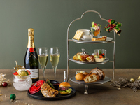 スカイラウンジ「ベイ・ビュー」クリスマスイブニングハイティー│シャンパンフリーフロー