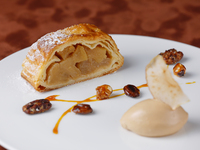 Online reservation only [Seasonal dessert] ~ Apple pie ~ (Includes coffee, black tea, or herbal tea)