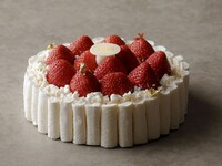 Aman Tokyo Christmas Cake in Noël Blanc 2025 (12cm)