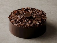 Aman Tokyo Christmas Cake in Noël Noire 2025 (15cm)