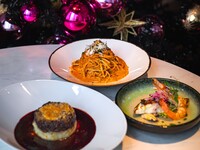 [Includes a toast drink of your choice] 30-item salad bar & 3 main dishes to choose from for your Christmas lunch