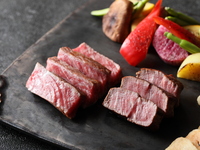 【2025Xmas】Elegant Lunch＜陽光＞寒平目のグリルと精選国産牛フィレとロースの食べ比べ