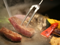 【2025Xmas】Dinner<翡翠・22/23日限定>寒ブリと真鯛のキャビアの前菜と活蝦夷鮑のグリルと特選黒毛和牛の食べ比べコース