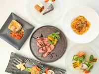 【スタンダードコース】野菜のオムレツやローストビーフなど6皿+乾杯スパークリング+メッセージ付きデザートプレート