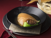 【忘新年会プレミアム】　一枚ふかひれ姿煮や和牛・真鯛などの高級食材が入ったプレミアムコースとフリードリンク２H付き