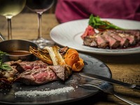 【豪華プラン】極上熟成肉2種盛×人気釜焼ピッツポルチーニァやパスタを堪能できる2時間飲み放題プラン