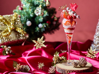 ＜土日祝＞『大人のご褒美パフェ付き ホワイトベアのクリスマスアフタヌーンティー』❄降り積もる真っ白な雪❄ホワイトで仕上げたスイーツの数々！マリアージュフレール1杯＋その他ドリンクお替り自由　11月15日（土）～12月19日（金）