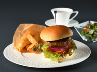 [Weekdays only] Vegetable crudités and Wagyu beef burger set (includes one drink)