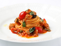 Solo nei giorni feriali: Menu pranzo business omakase stagionale, variabile giornalmente, con doppio piatto principale — 5 portate — ¥7,000