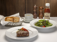 [Weekday only steak lunch] 4 dishes including your choice of steak and side dish (from 5/16)