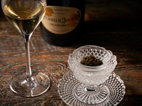 【シャンパンとキャビアで始まるディナー】サラダとプライムリブが楽しめるクラシック